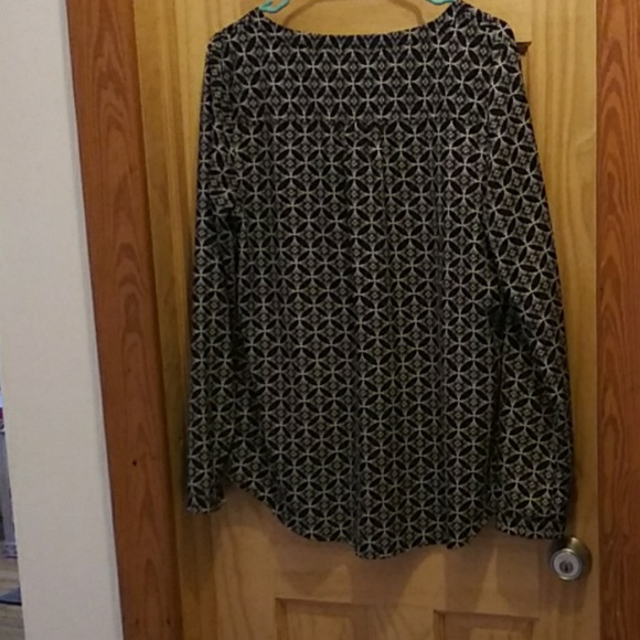 Button down Shirt - Picture 2 of 3